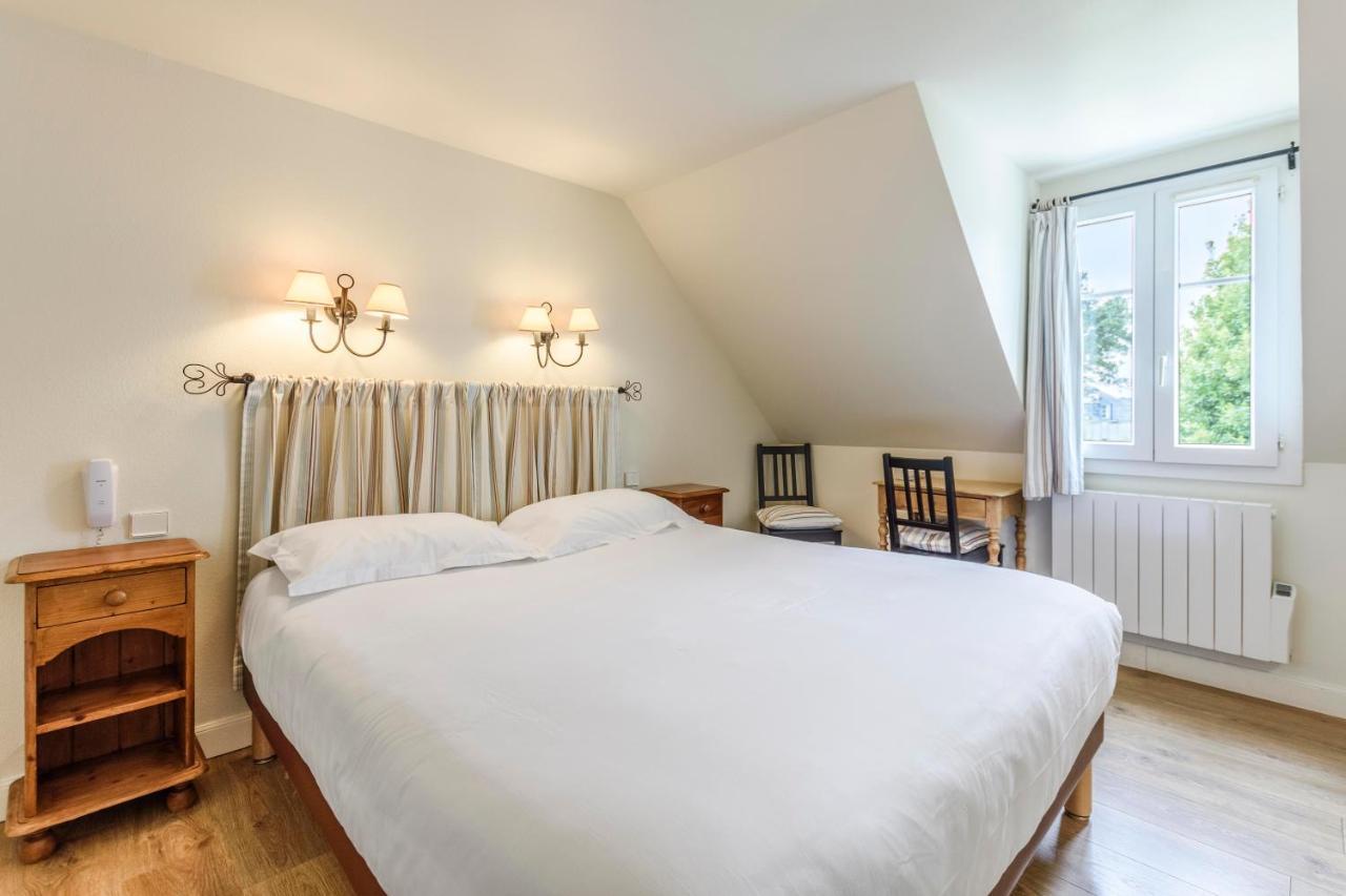 Hotel Le Clos Fleuri เลอปาเลส์ ภายนอก รูปภาพ