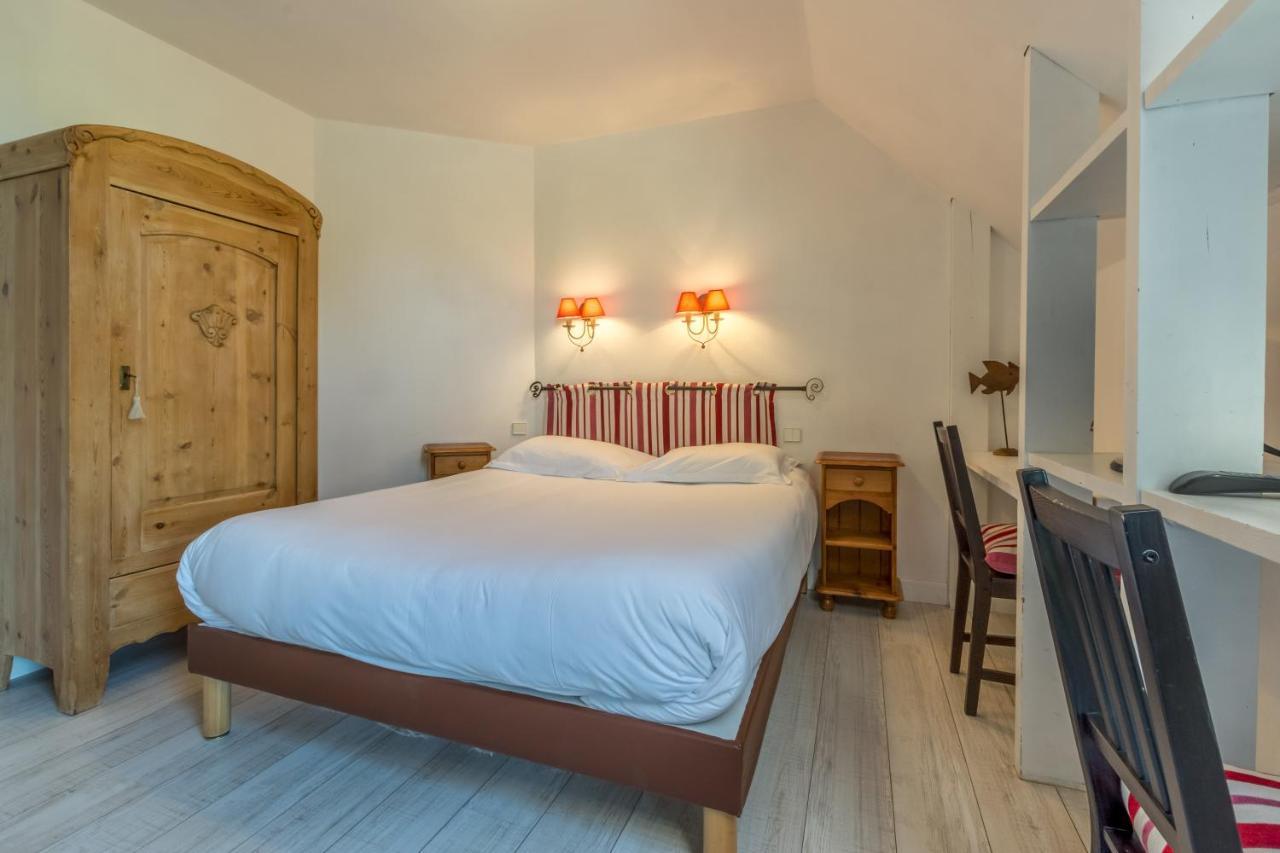 Hotel Le Clos Fleuri เลอปาเลส์ ภายนอก รูปภาพ